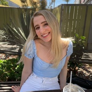 Meet your Posher, Lara